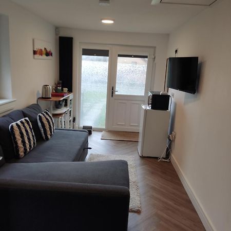 En-Suite Double Room With Private Entrance EDI Exterior foto