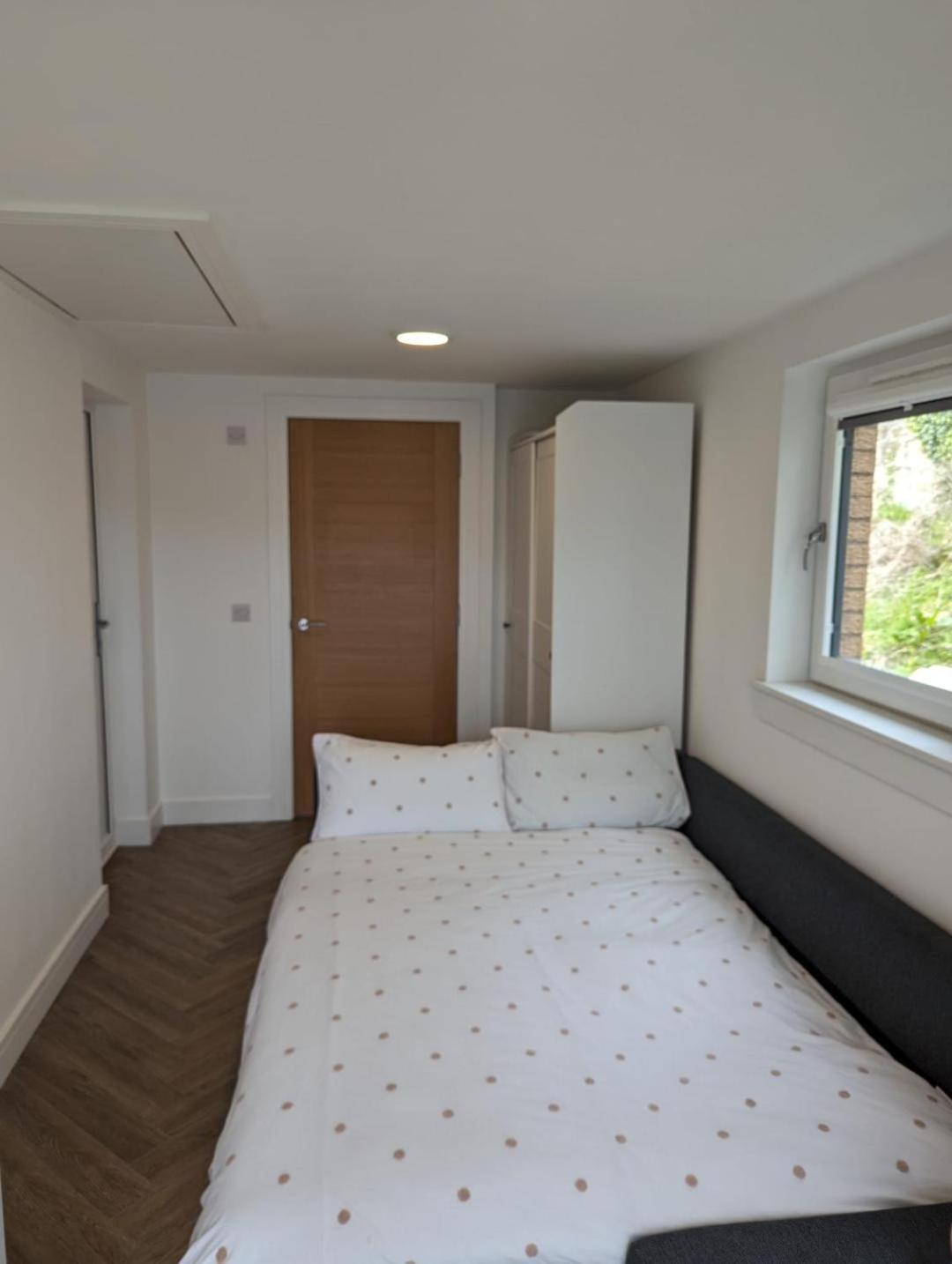 En-Suite Double Room With Private Entrance EDI Exterior foto